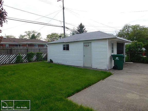 5th image of 18270 Ash Ave