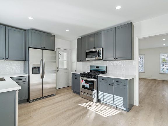 4th image of 9227 Alden Dr #7