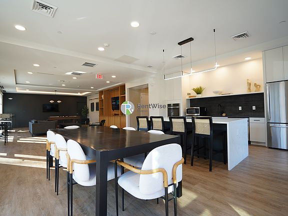 3rd image of 289 Walk Hill St #301