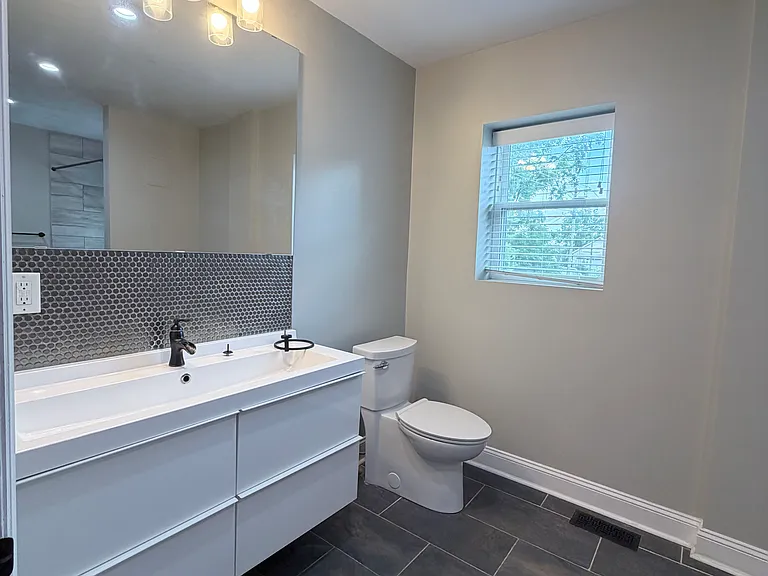 1074 E Columbus St — Photo 25
