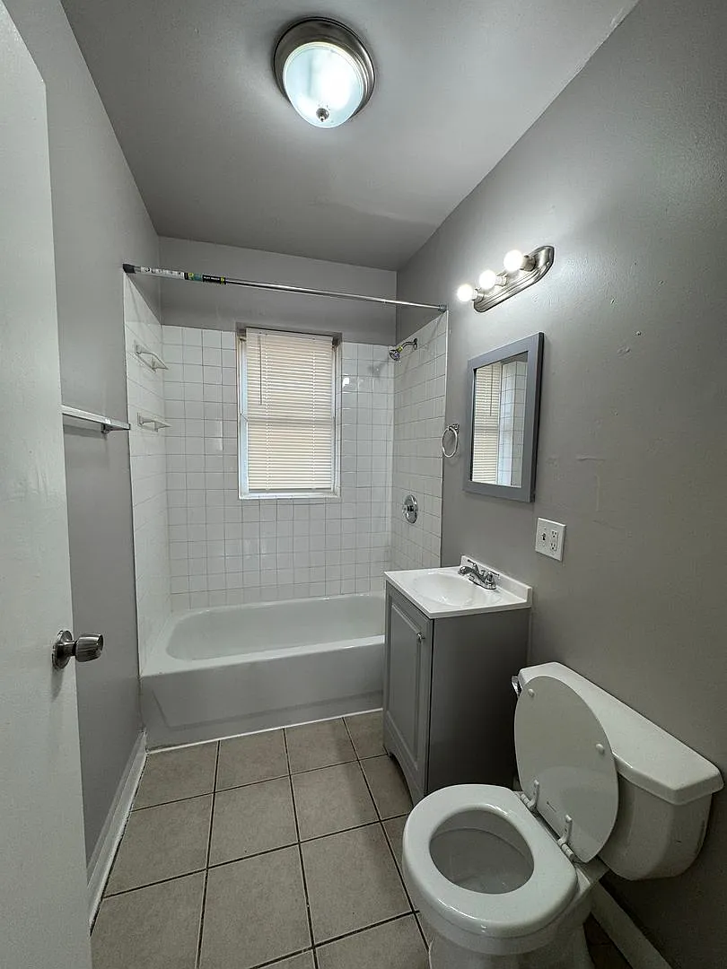 3 bed, $1,300 — Photo 3