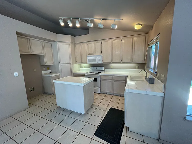 4909 Sun Valley Dr — Photo 6