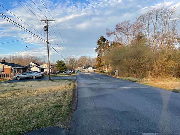 4th image of 227 Alta Ln