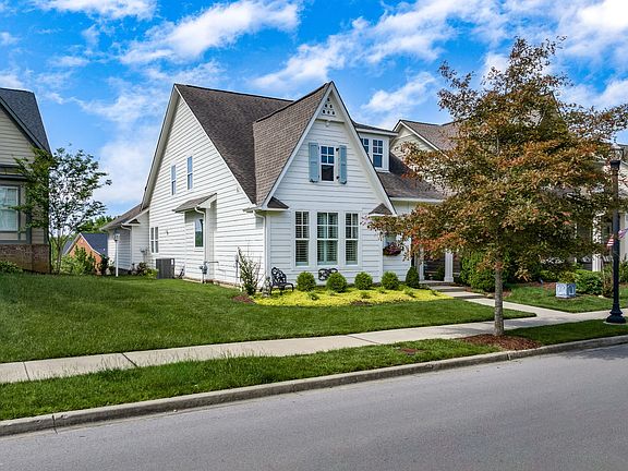 2nd image of 2824 Americus Dr