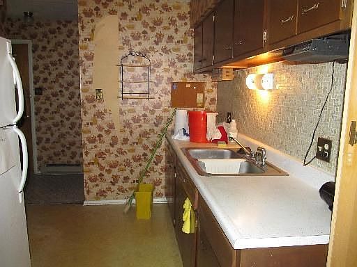 4th image of 18W025 Standish Ln