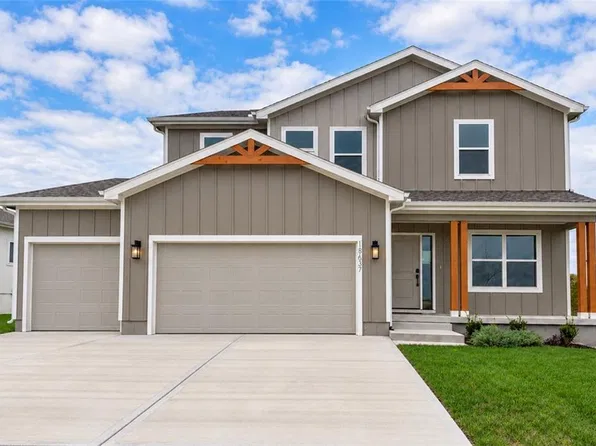 18637 W 193rd St, Spring Hill, KS 66083
