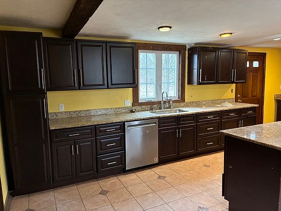 5th image of 28 Curtis Hill Rd