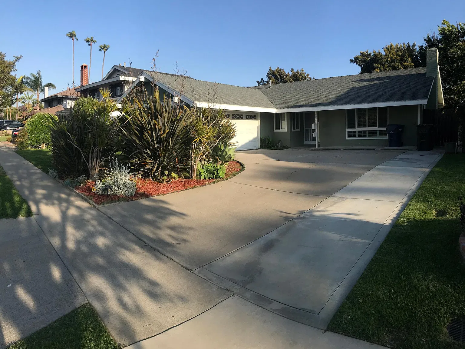 3 bed, 1381 sqft, $4,950 — Photo 2
