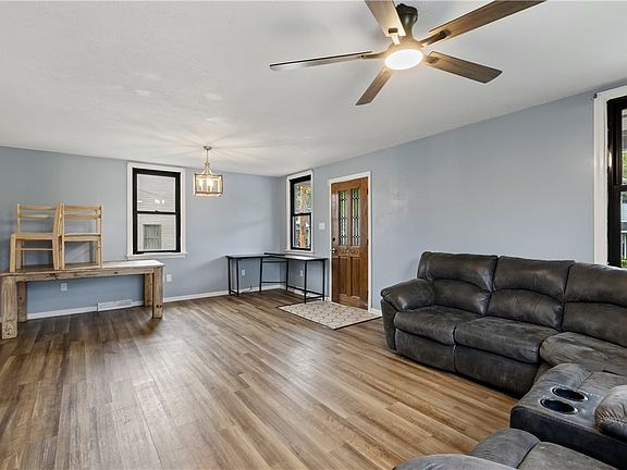 3rd image of 4638 Elizabeth St