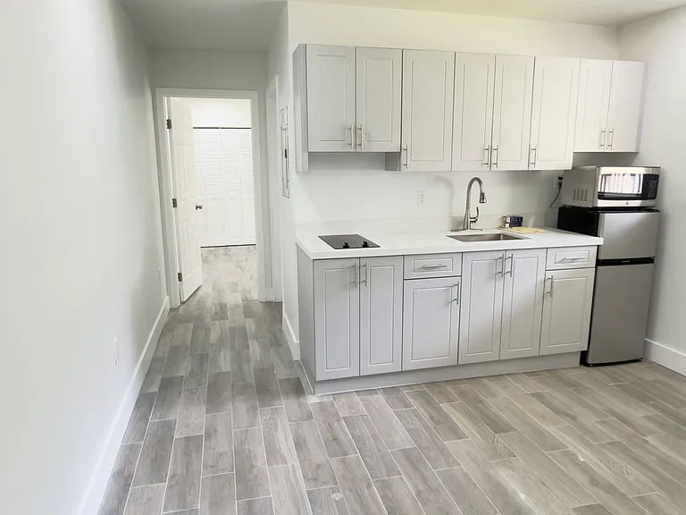 813 SW 29th St #2 — Photo 4