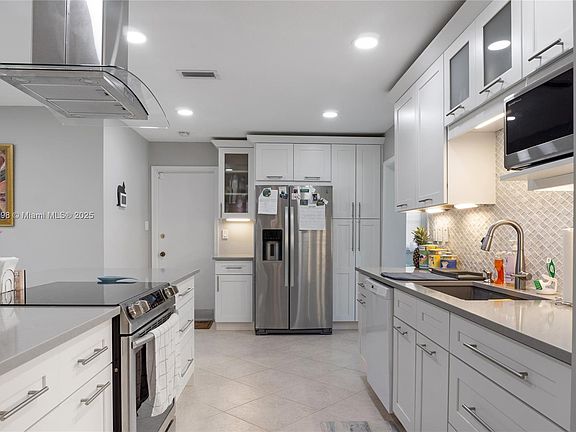 5th image of 7201 NW 57th Ct