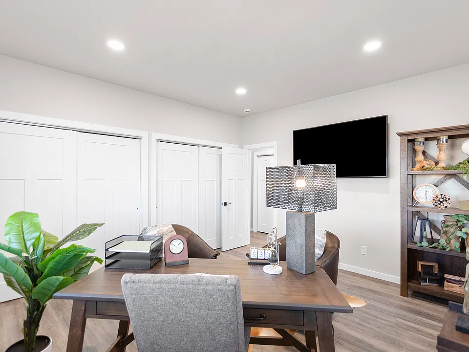 Paradise Valley Townhomes & Apartments