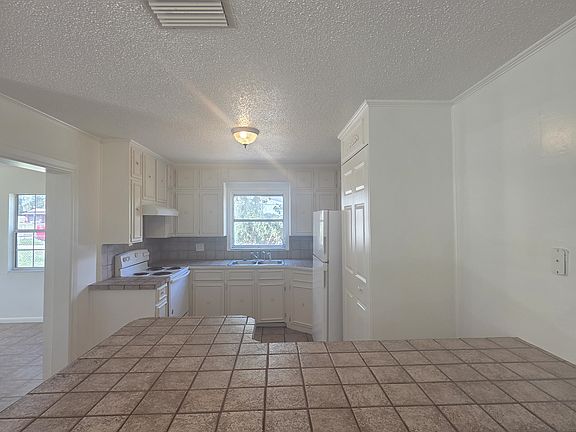 5th image of 3213 NE 14th Ave