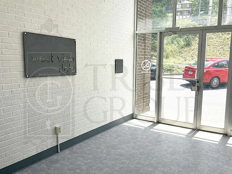 Avail Sept 30th: 2BR Apt in North Hills School District AC, Parking, Pets OK! — Photo 9