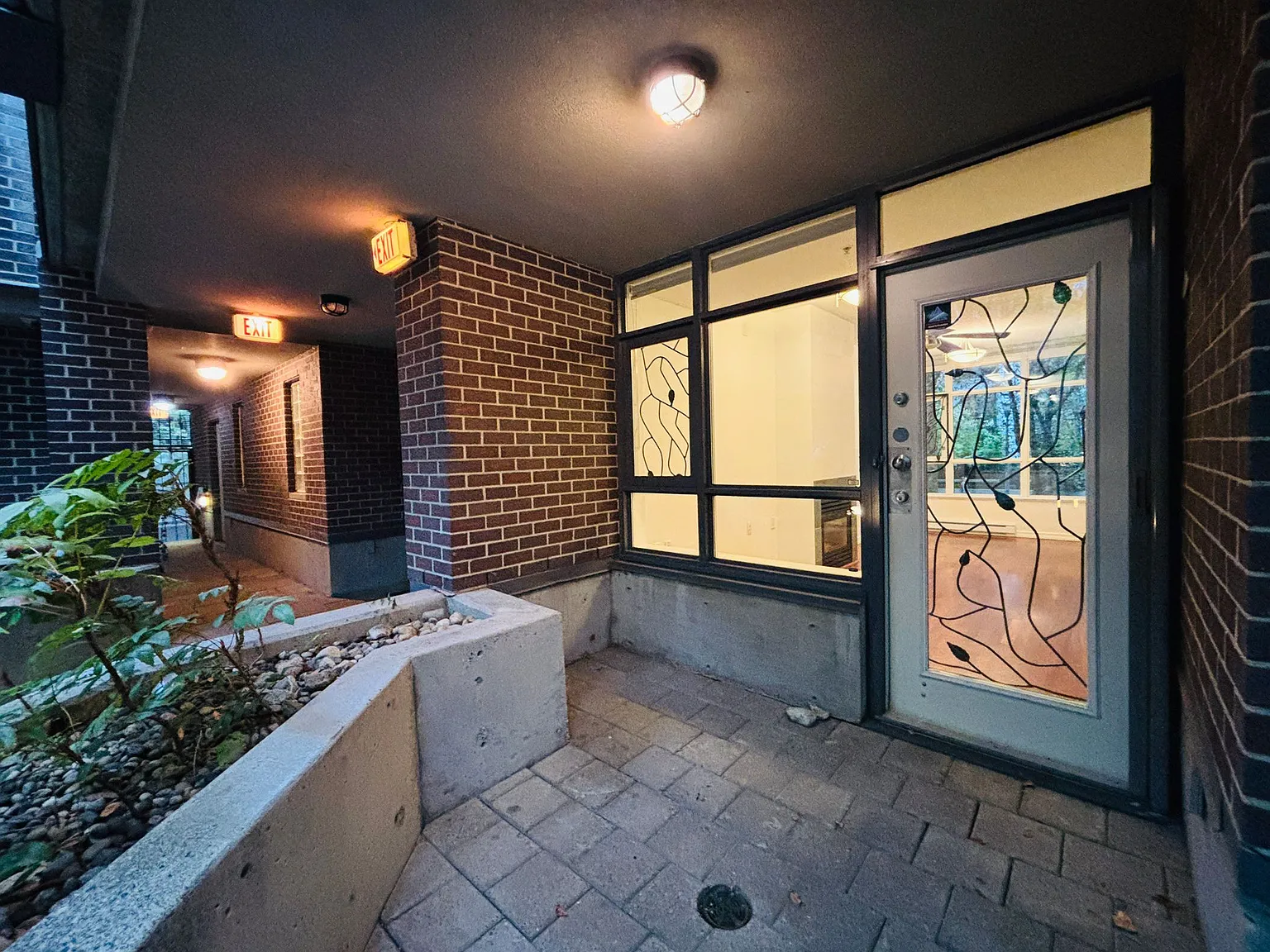 2 bed, 2.5 bath, 1272 sqft, $4,900 — Photo 2