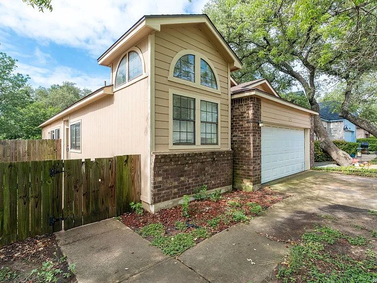 2826 Village Pkwy — Photo 2