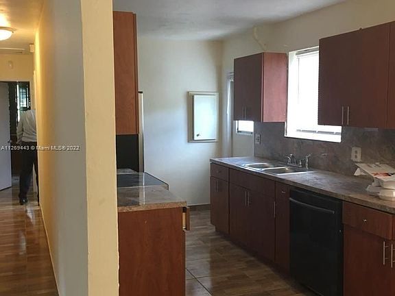 3rd image of 15590 NE 10th Ave