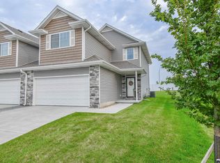 8759 Ridge Hollow Dr, Lincoln, NE 68526