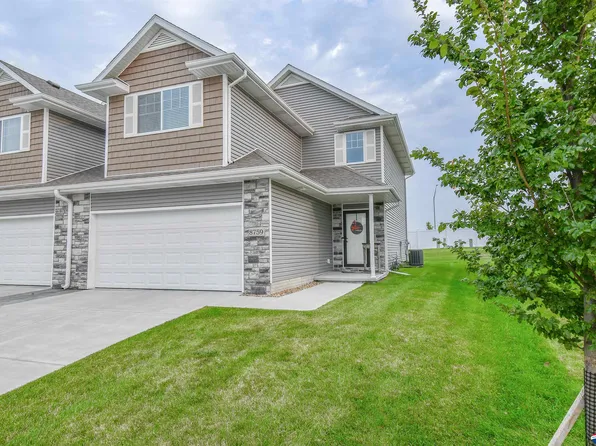 8759 Ridge Hollow Dr, Lincoln, NE 68526