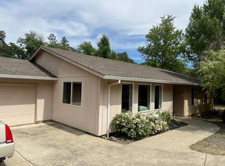 2466 W Evans Creek Rd, Rogue River, OR 97537