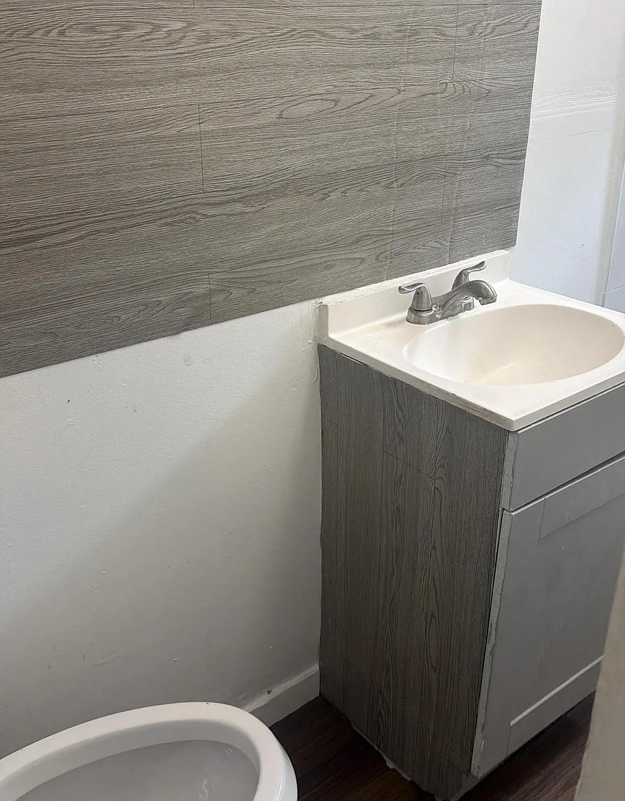 1110 N 58th Ave — Photo 3