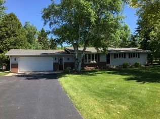 W9110 School Rd, Hortonville, WI 54944