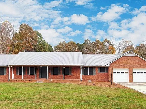 461 Rolling Green Dr, Winston Salem, NC 27107