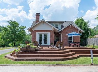 26 Sunnybrook Dr, Spruce Pine, NC 28777