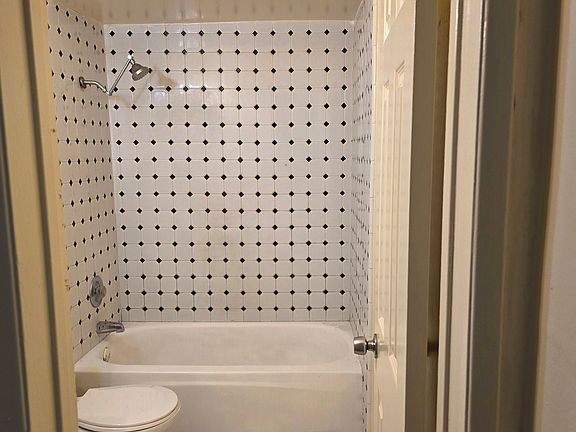 3rd image of 1363 E Acacia Ave APT 4