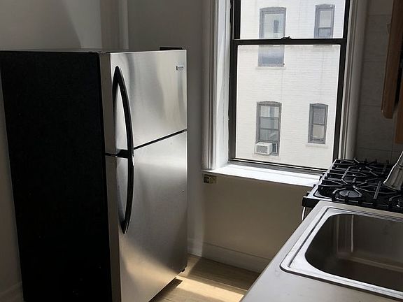 2nd image of 2576 41st St APT 4G