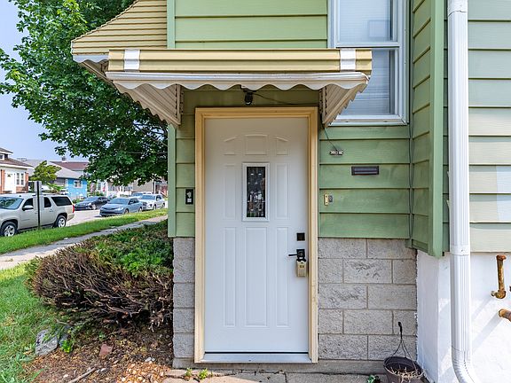 3rd image of 607 Forsythe Ave