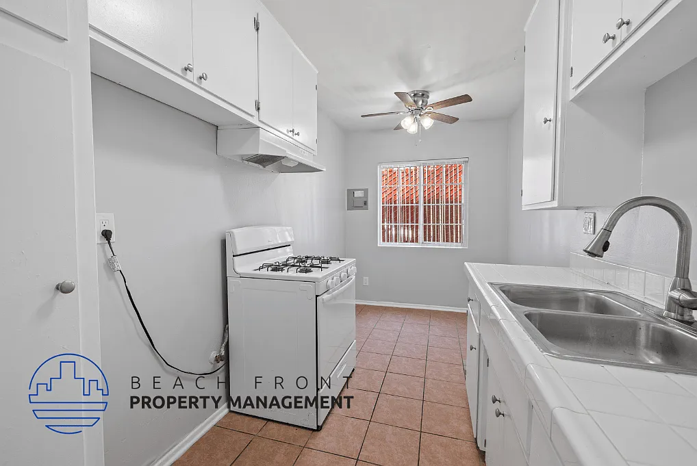2135 Santa Fe Ave. — Photo 4