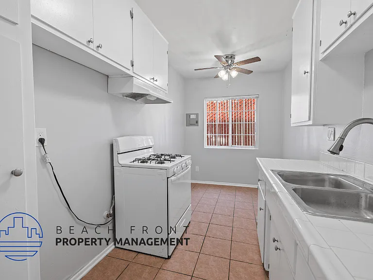 2135 Santa Fe Ave — Photo 1