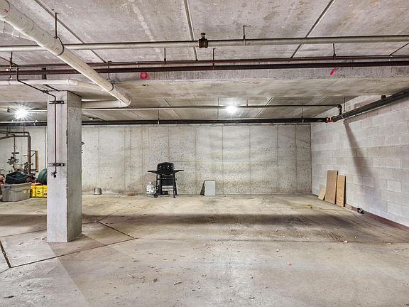2nd image of 1916 Parknoll Ln #8