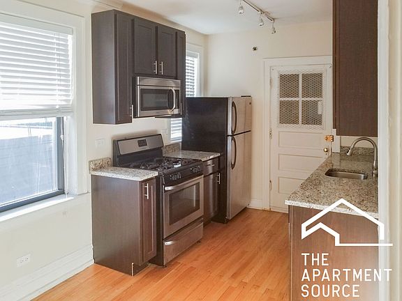 2nd image of 4721 N Leavitt St #3