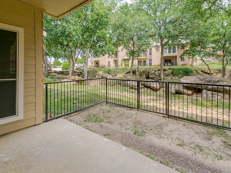 Patio w/ Yard