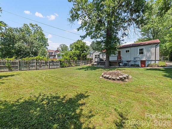 3rd image of 1909 Arlington Pl