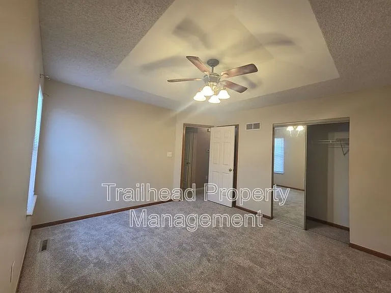 607 SE Steeple Ln — Photo 14