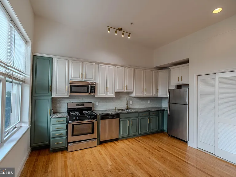 1629 L St NE #305 — Photo 11