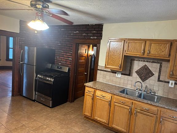 3rd image of 474 Stanley St Floor 2