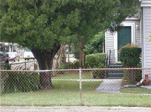 4th image of 600 Carnation Ave