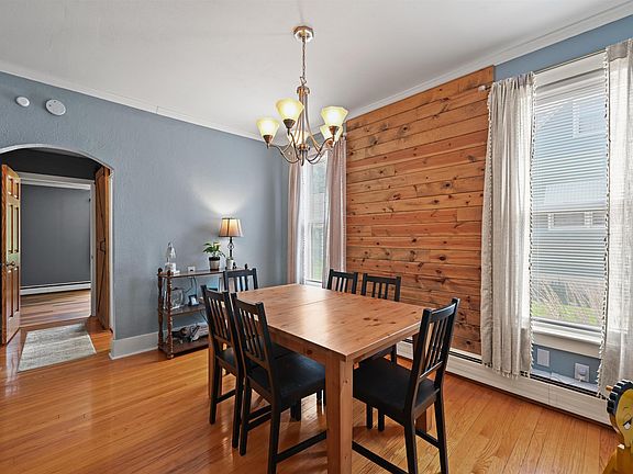 5th image of 628 1st Ave W