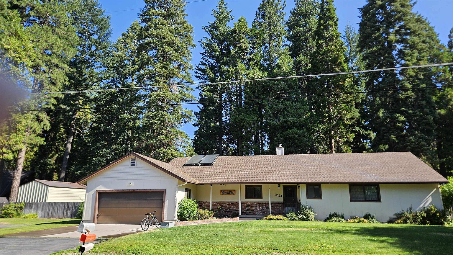 1221 Woodland Park Dr photo 1