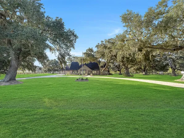 5685 County Road 823, West Columbia, TX 77486