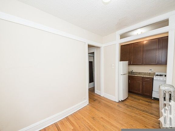 4th image of 516 W Cornelia Ave #512