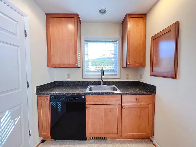 900 Athens Dr #D — Photo 7