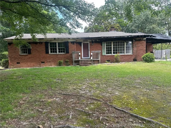1701 Crest Dr, Aberdeen, NC 28315