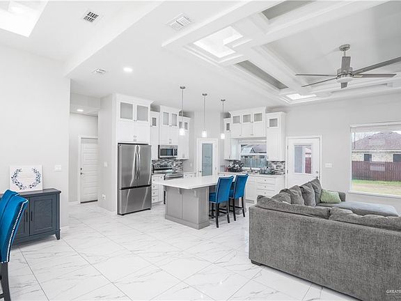 4th image of 801 Juan Seguin St