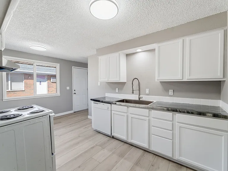 926 E Gordon Ave — Photo 15