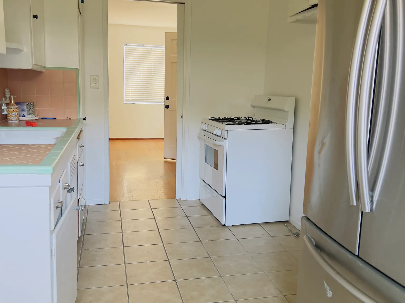 2 bed, 890 sqft, $3,250 — Photo 4
